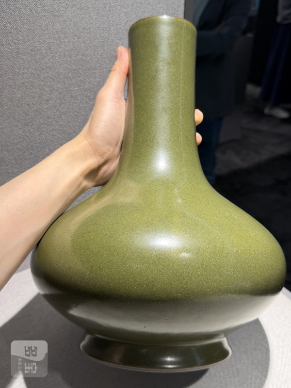 清乾隆 蟹甲青釉荸荠瓶 - 图6
